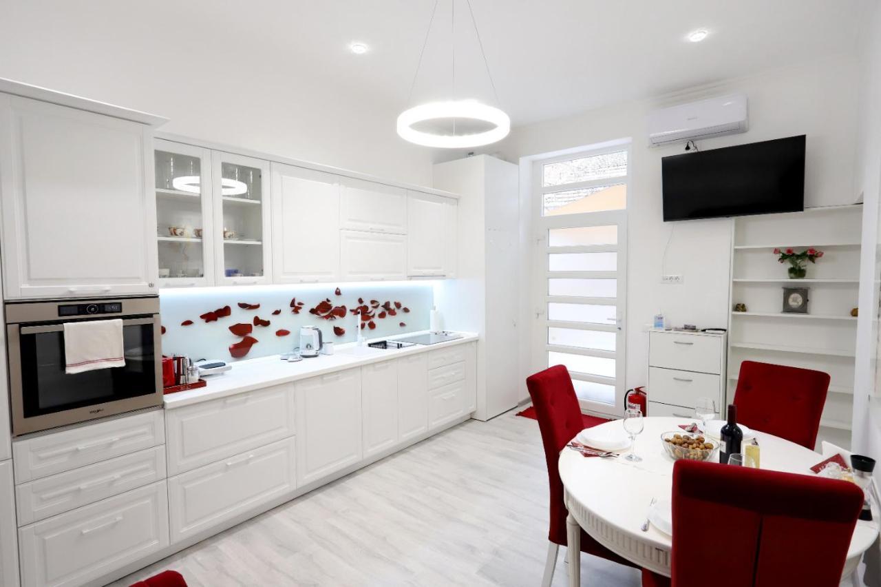 Central Luxury Apartments Oradea Bagian luar foto