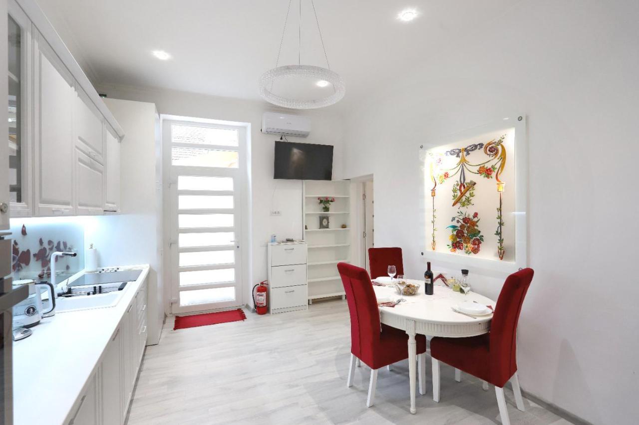 Central Luxury Apartments Oradea Bagian luar foto
