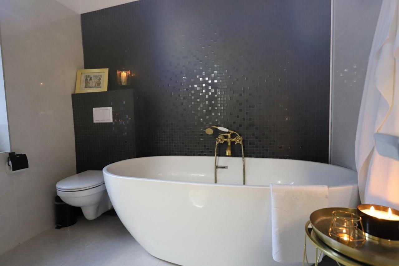 Central Luxury Apartments Oradea Bagian luar foto