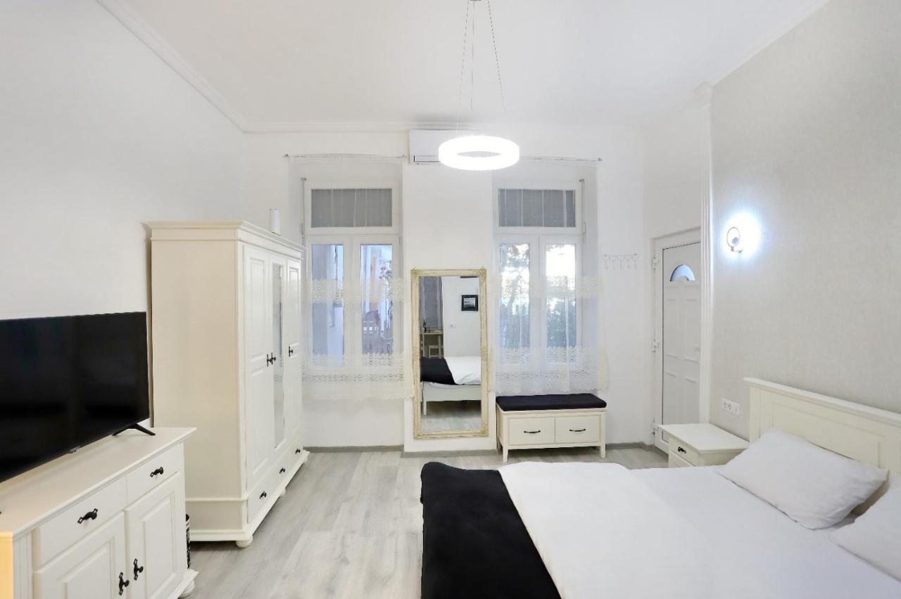 Central Luxury Apartments Oradea Bagian luar foto