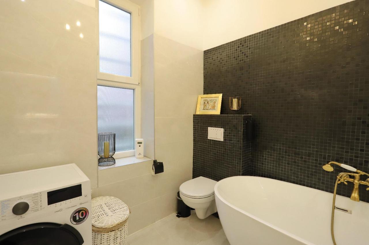 Central Luxury Apartments Oradea Bagian luar foto