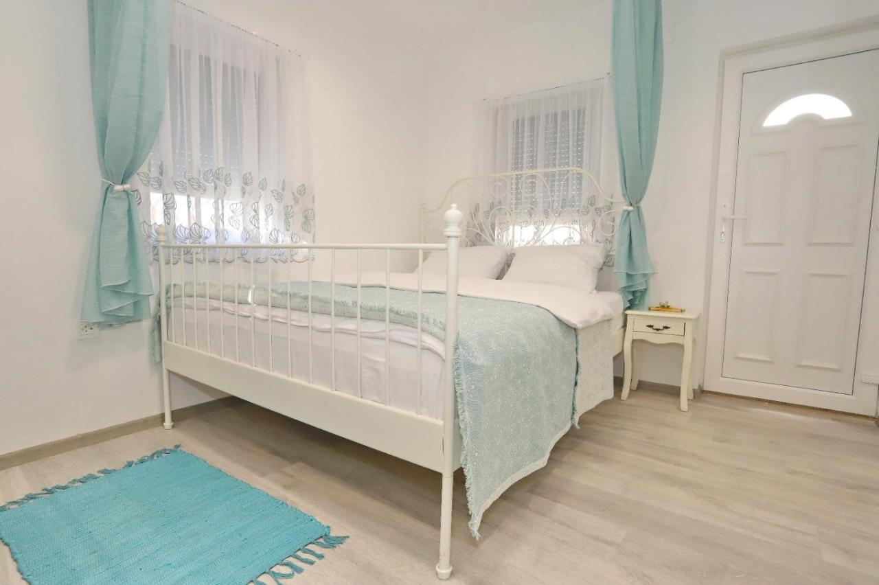 Central Luxury Apartments Oradea Bagian luar foto